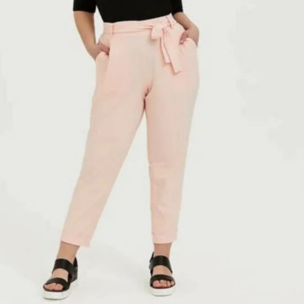 PINK TORRID CROPPED PANTS NWOT SIZE 3